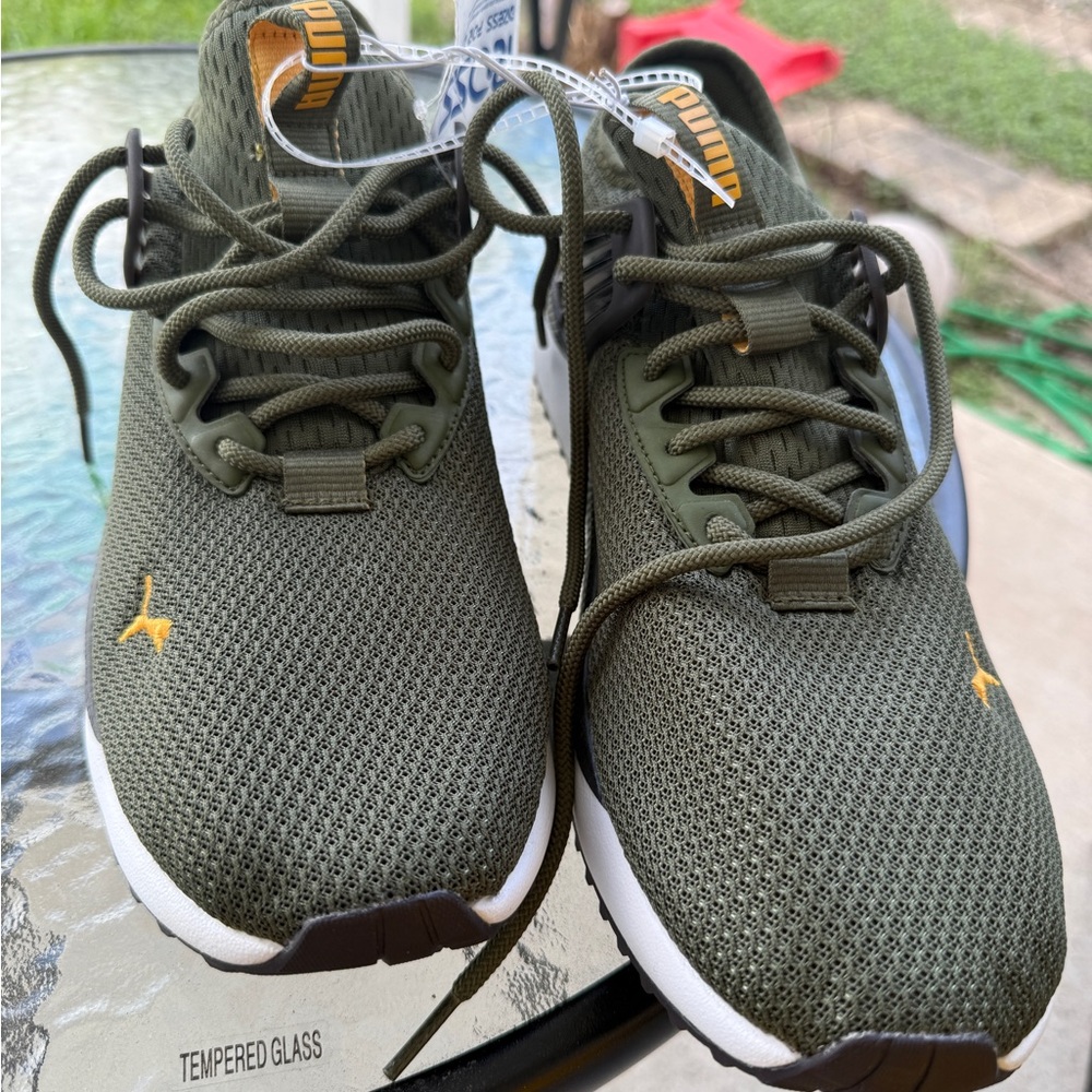 Puma Green Sneakers with Breathable Mesh and Sleek Design